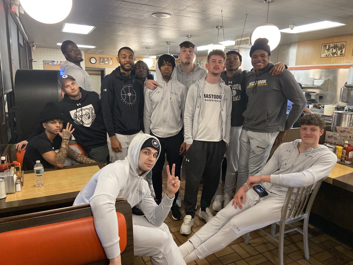 coachcoffman's tweet photo. .⁦@MastodonMBB⁩ loves TRADITIONS that connect generations

79-77 OT win at Wright State &amp; guess where we are?

@WaffleHouse⁩ tradition that @dc2998⁩ ⁦@BPlanutis33⁩ ⁦@deontebillups34⁩ @j_5⁦@J5_Hoops⁩ 
started!

On pregame board-“I want waffles” https://t.co/CGz9m7qsBx