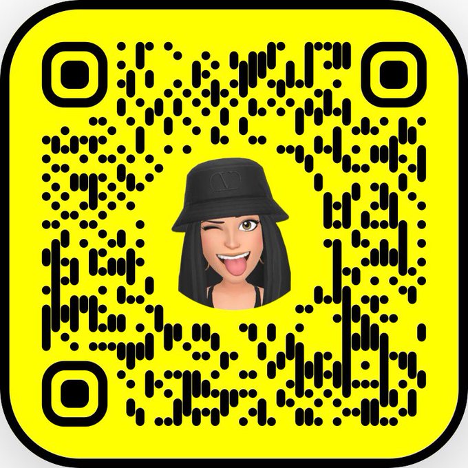 Add my Snapchat ☺️ naomifoxxtv https://t.co/aNWgUfeY1x