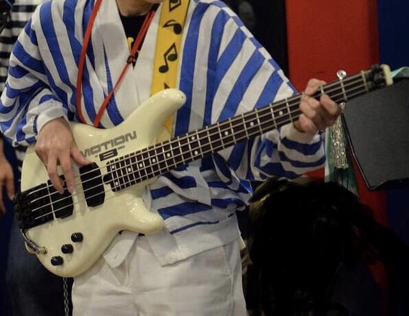 38_chiggy's tweet photo. @piroyamashita ヘッドレスのこちらを持参しました😌
#yamaha #motionbass https://t.co/oCCnwyb66W