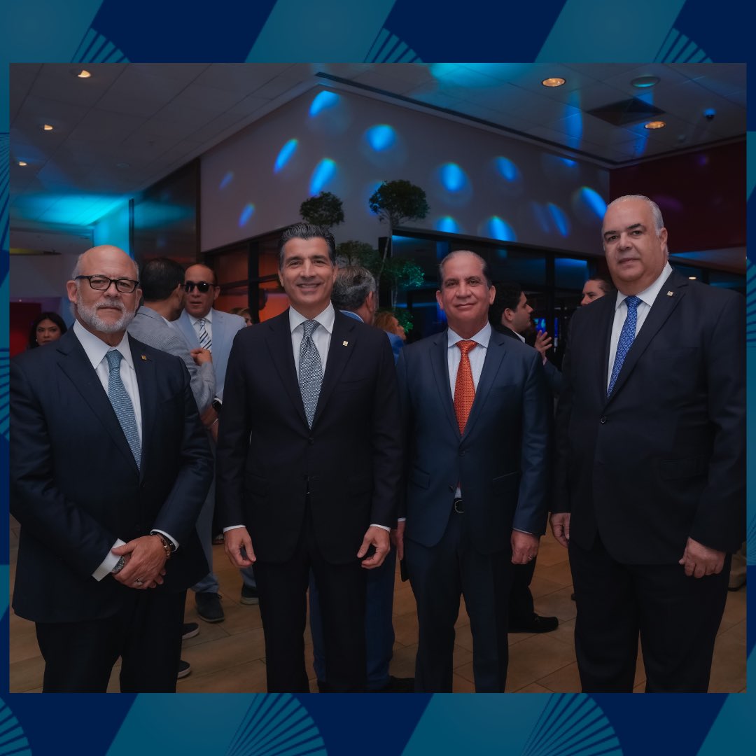 Popularenlinea's tweet photo. ¡Continuamos la celebración de nuestro 60 aniversario! 

En un encuentro celebrado en la ciudad de Santiago de los Caballeros, de la mano de clientes y relacionados de la zona norte,  compartimos en una velada como agradecimiento por su respaldo a lo largo de nuestra vida institucional.

Seguiremos  iluminando el camino hacia un porvenir más próspero para todos.

#ElBancoDeLasIdeas #60AñosCumpliendo