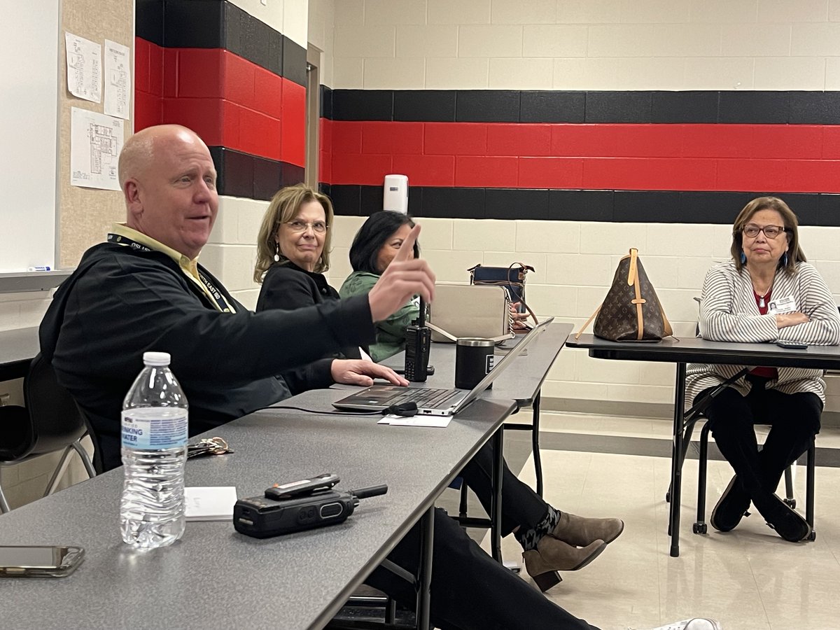 Much appreciation to Principal @bloomer_sa of Churchill HS - for hosting our students today, for sharing your wisdom & for the example of your leadership. @tu_eddept @DrVAguilera