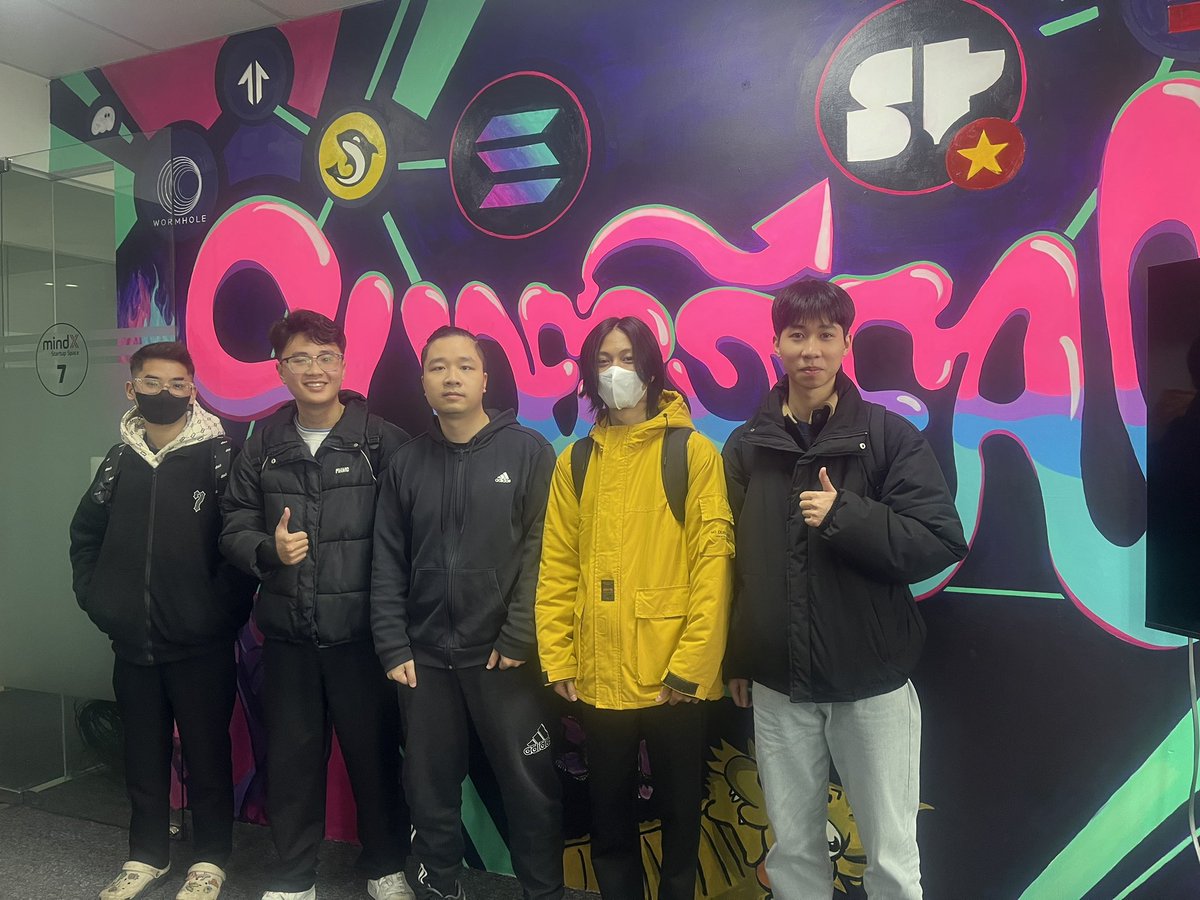 CrytoPowerCoder's tweet photo. Builder mentoring builder inside the building of @SuperteamVN ‘s build station
#WeBuildtoo https://t.co/B44e2V8SCB
