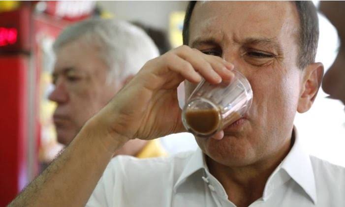 caioamoraes's tweet photo. @chicobarney Me lembrou muito isso: https://t.co/F1wKGzUq5m