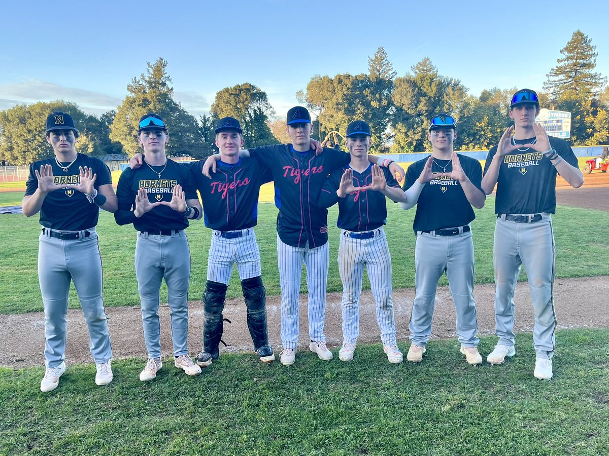 NorCalU1's tweet photo. Love it when the fellas play against each other. Griffin Vorhaus
Julian Oliver
Oliver Parodi
Hunter Thomas
Donnie Rinkor
Cohen Garcia and 
JP Harmon got after it today and took a great pic after! https://t.co/guBY21Hq0K