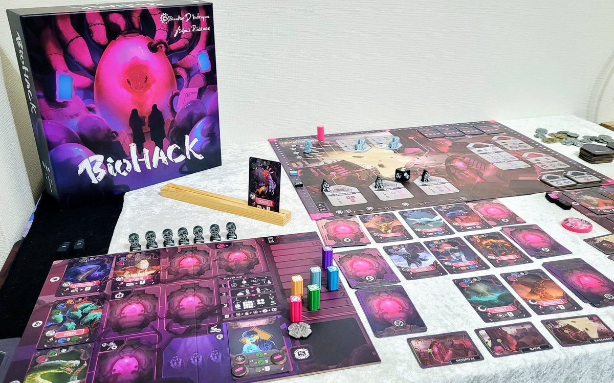 CaitlinErnest's tweet image. We recently received + played Yofiandhy D Indrayana&apos;s #Biohack. I always enjoy a game with a variety of moves to choose from each turn &amp;amp; this game is no exception. Also, the upgraded metal coins are soooo satisfying to use!
@Uchibacoya #バイオハック #ボードゲーム #BoardGame