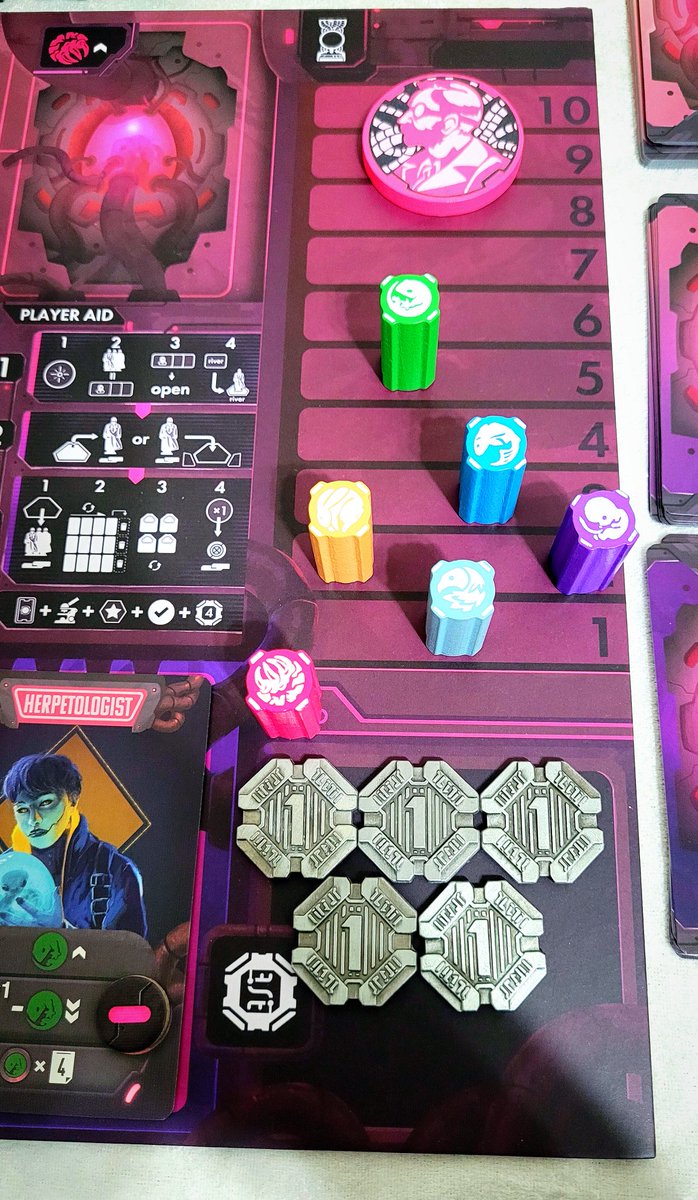 CaitlinErnest's tweet image. We recently received + played Yofiandhy D Indrayana&apos;s #Biohack. I always enjoy a game with a variety of moves to choose from each turn &amp;amp; this game is no exception. Also, the upgraded metal coins are soooo satisfying to use!
@Uchibacoya #バイオハック #ボードゲーム #BoardGame