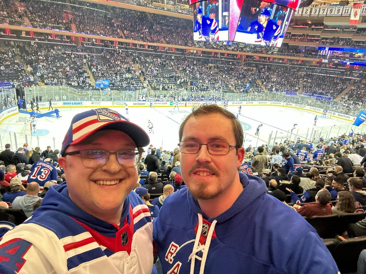 bigblueavenue's tweet image. Great time with @BlueTruthSB as the Rangers game tonight! #LGR #Blueshirts 🏒