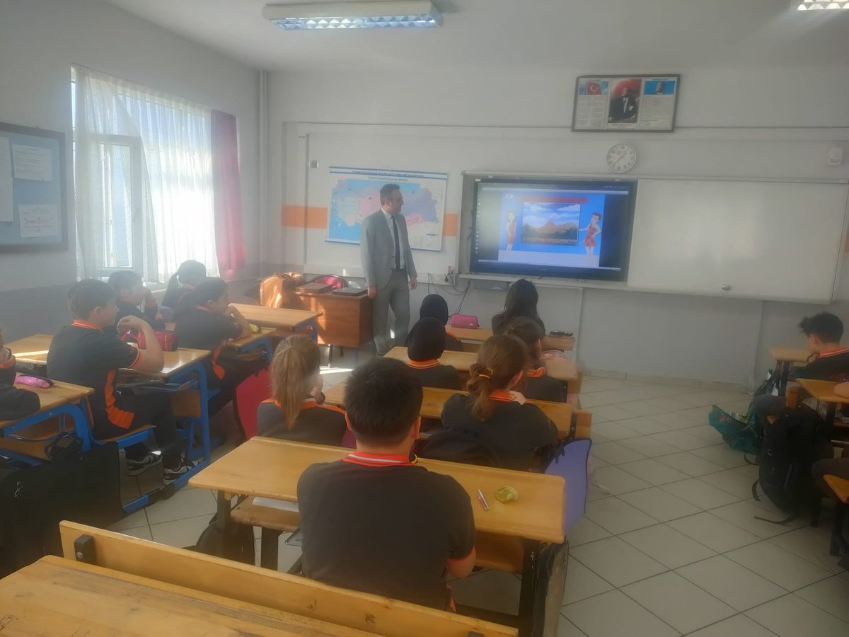 HRustuAltunbasO's tweet photo. Vergi haftası etkinlikleri kapsamında Çayeli vergi dairesi personelleri okulumuzda sunum gerçekleştirdi. #Rize #Çayeli #vergidairesi 📈📍📘📊 https://t.co/BL9Qtw9TwU