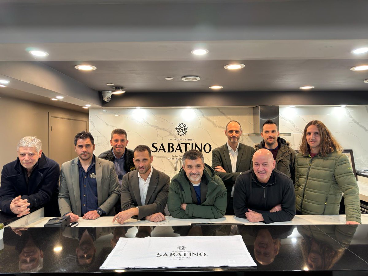 Trufforumofic's tweet photo. #TRUFFORUMNEWYORK2024 🗽 This morning, delegates from #Trufforum toured the @UrbaniTruffles and @sabatinotruffle headquarters in #NewYork, seeking to forge partnerships to boost the  knowledge about the #blacktruffle  in USA. @sorianitelaimag @DPTeruel @Occitanie @dipvalladolid https://t.co/9CYcNsO8aH