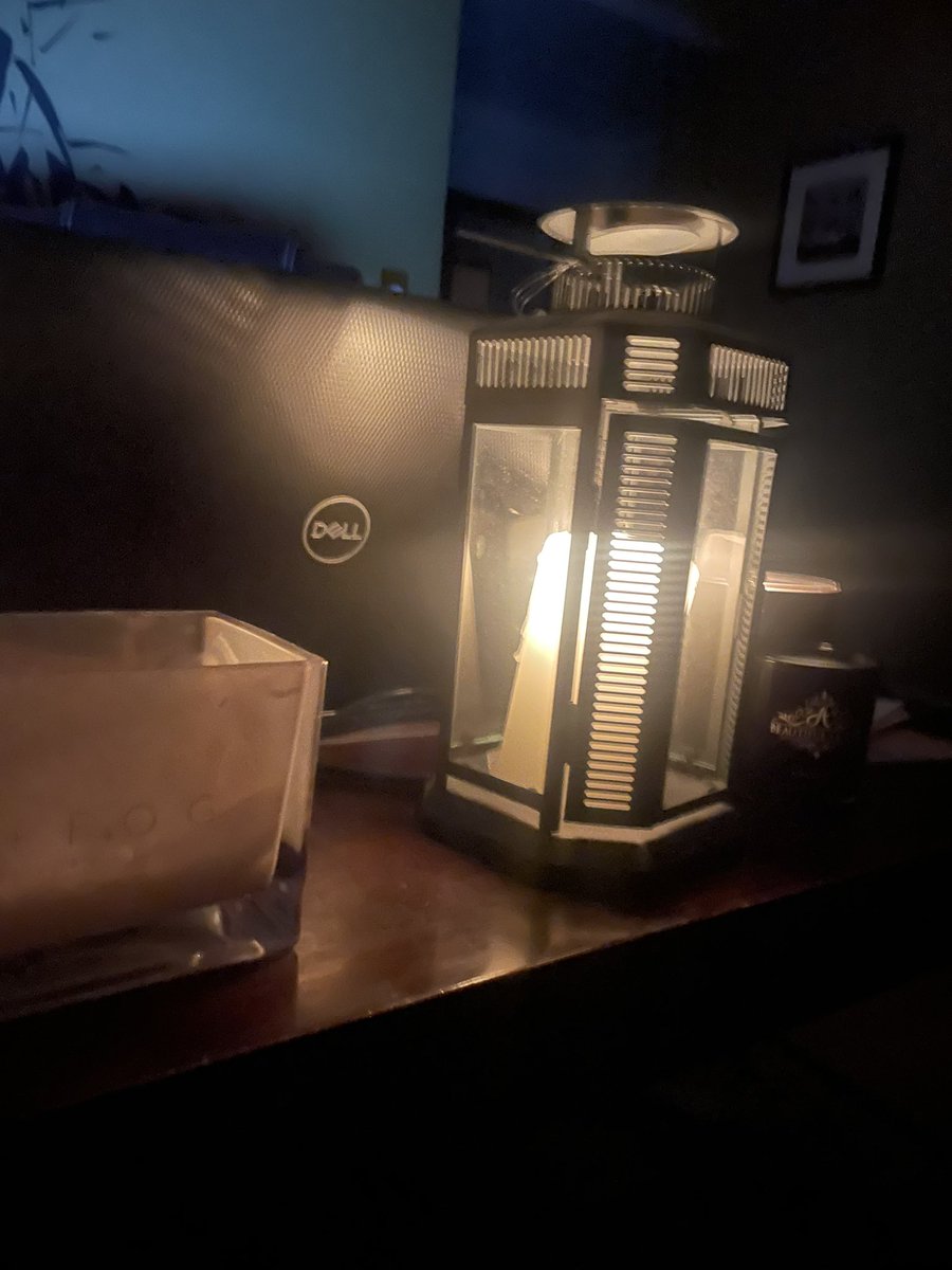 DcYasmin's tweet photo. Lots of winds 🌬️but no power in West Springfield, VA
#powerouttage
#candlelight
#DCsuburbs
@dougkammerer https://t.co/6N7q1Uk0gJ