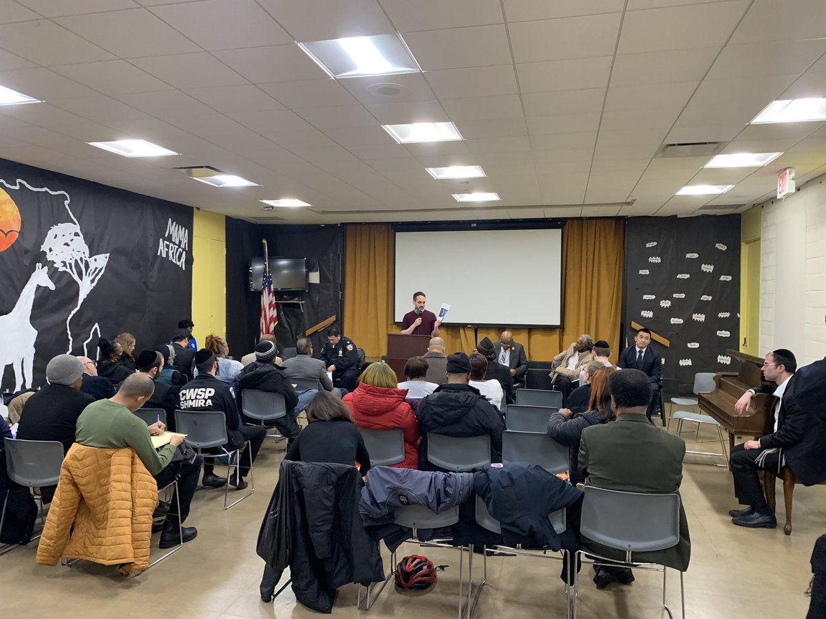 NYPD70Pct's tweet photo. Tonight we hosted our monthly Community Council Meeting. Topics discussed were public safety &amp; quality of life concerns. We will continue to work together &amp; strengthen our great partnerships with our community leaders &amp; members. See you at our next monthly meeting! 
#70pct https://t.co/g4VHfmehG9