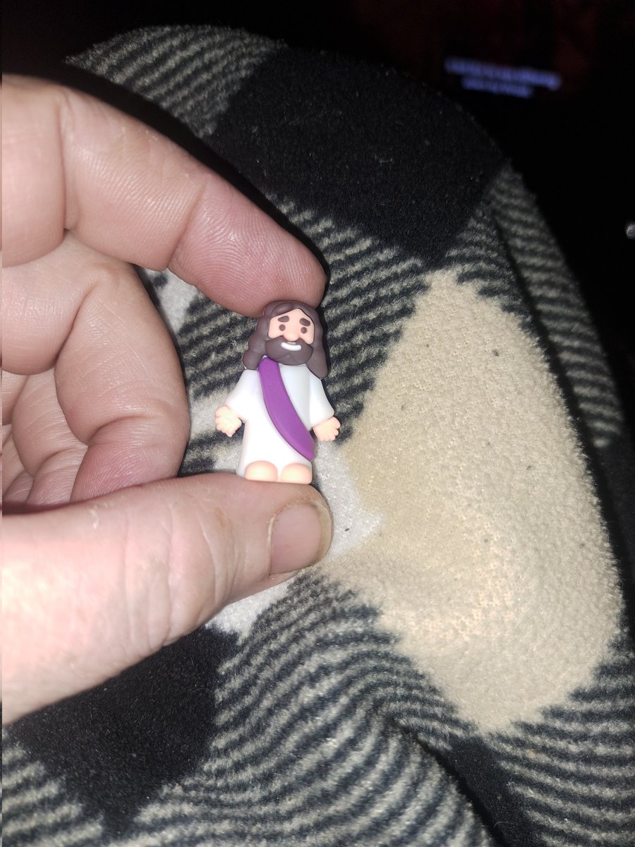 Zachwithissues's tweet photo. Preview of the Easter holiday season diarama.
"El camino drivin, chewbacca sash wearing jesus"
They shouldn't give me adult money.
#Easter #Jesus #100 #jesueses #Jesui #sin #art #leeharveys https://t.co/9d6G8NEFI6