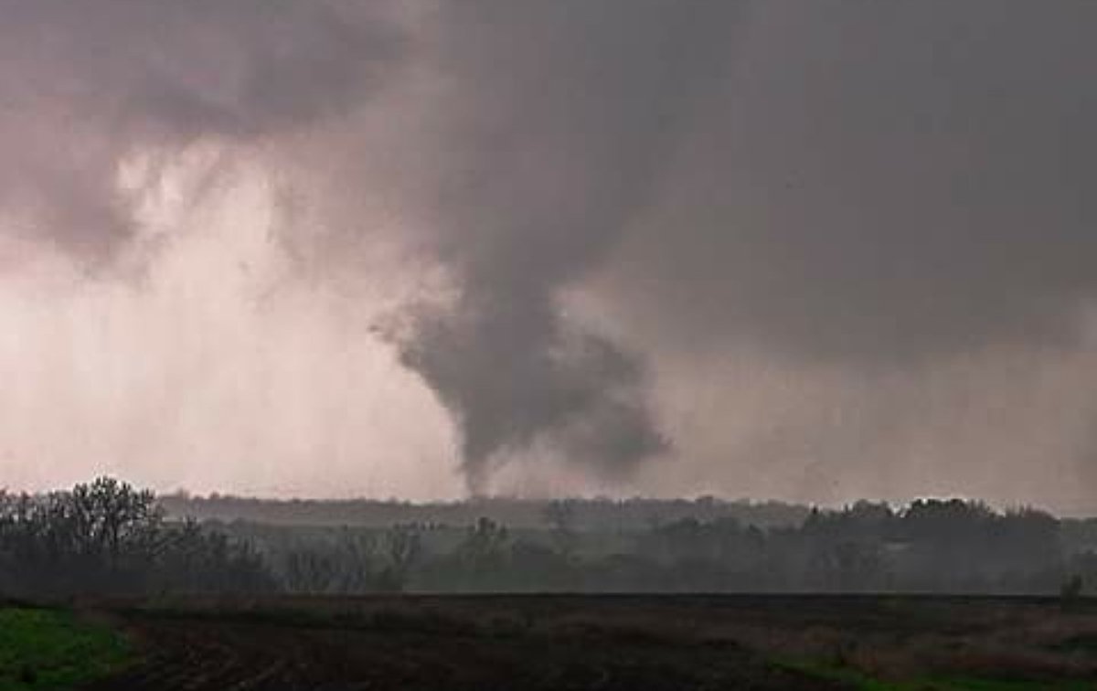 Such a fun topic so here's a few more #tornadoes no one saw or few were this close: Medicine Lodge Kansas 4/8/2015 Wheaton Missouri 4/30/19 Stonewall Louisiana 4/13/19 Eudora Kansas 4/26/09