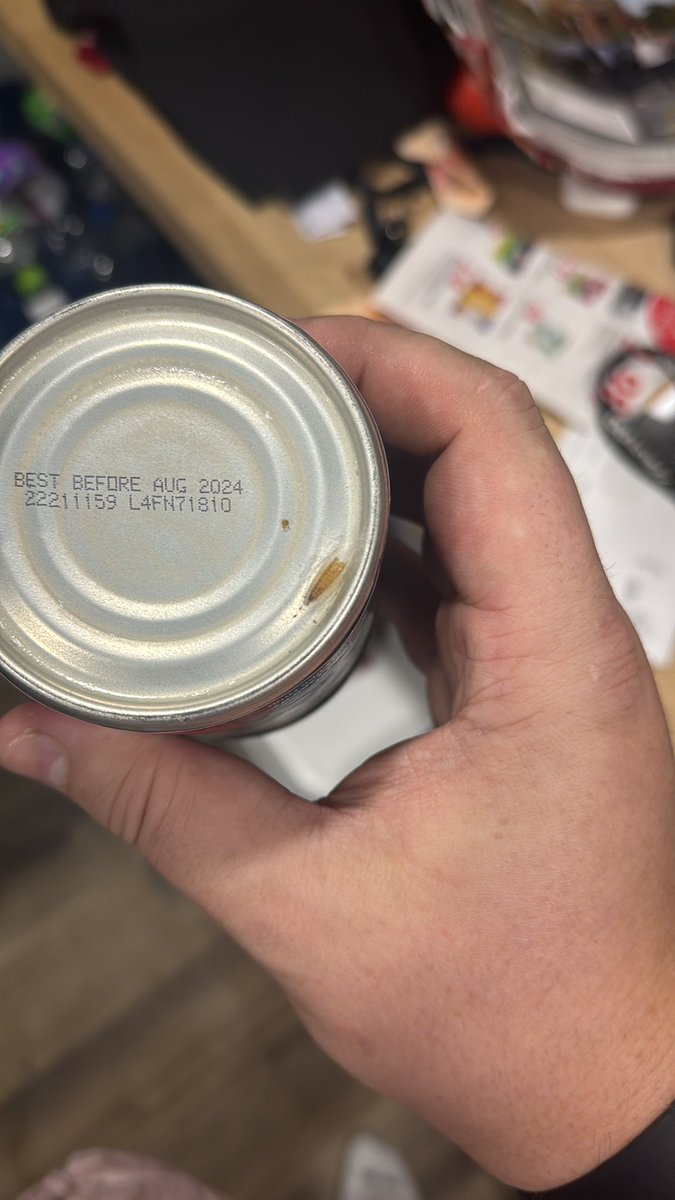 BSwan89's tweet photo. Fresh @Purina one canned food looked on bottom and saw this. Now I’m scared to give them to my dog. https://t.co/QmUgbsOTiz