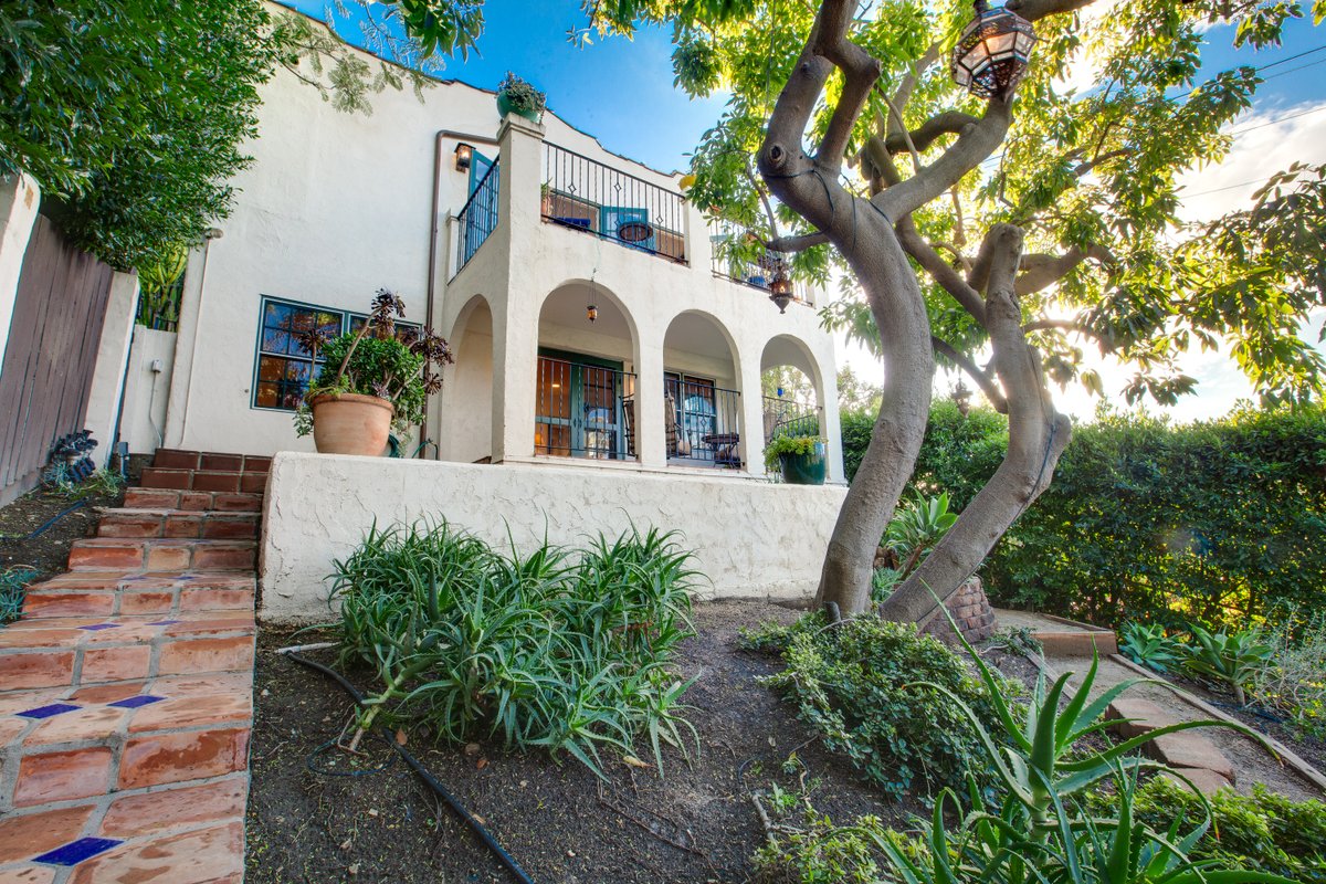 LukeGibsonPhoto's tweet photo. Photographed by Luke Gibson Photography

Meticulously restored 1926 Spanish house in the Franklin Hills that I photographed for my Realtor client, which offers spectacular views of the Griffith Observatory and Hollywood Hills.

https://t.co/j0VjVZlJOS

https://t.co/0cJgTCYaCn https://t.co/wkiQQobdcX