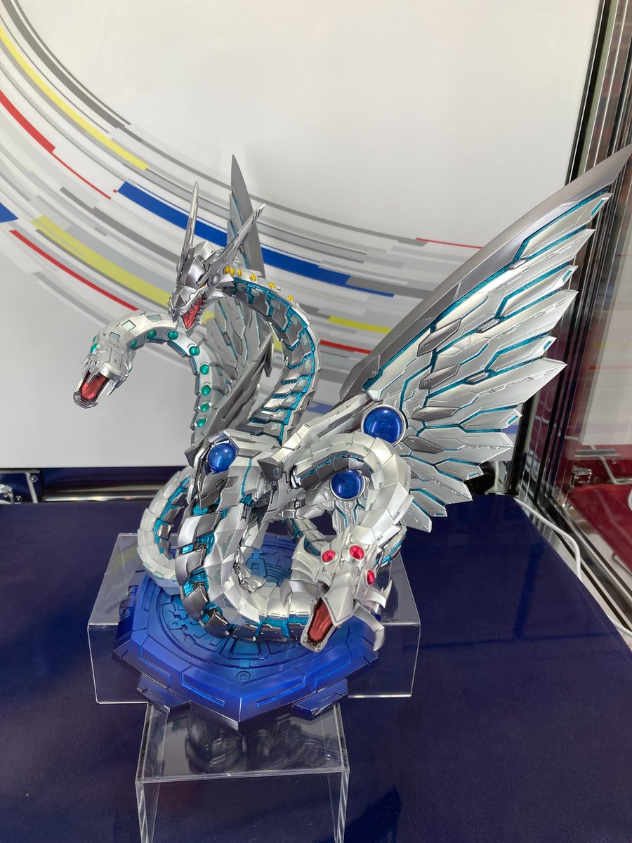 This is a next level Yu-Gi-Oh statue. Good stuff.