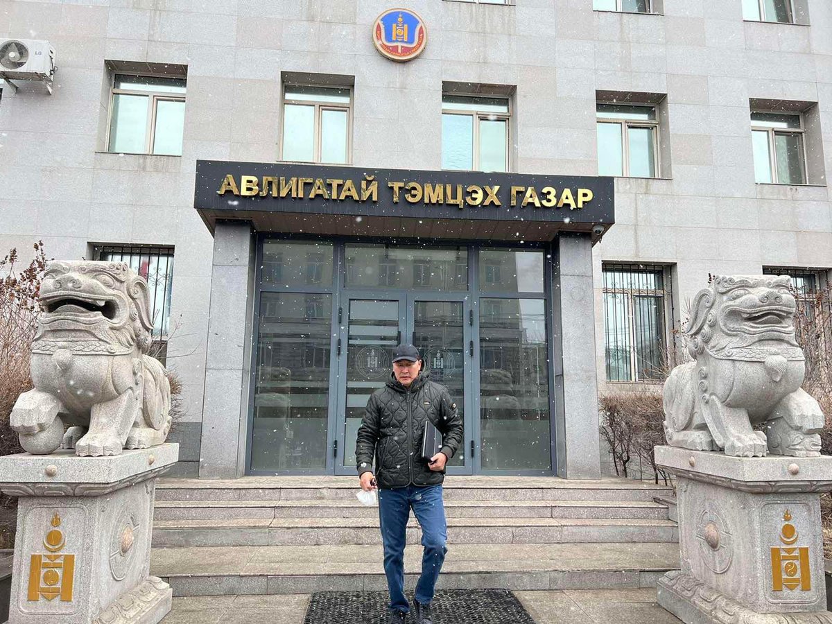 Нүүрсний хулгайч Ж.Мөнхбат ялаас мултарсан байна!