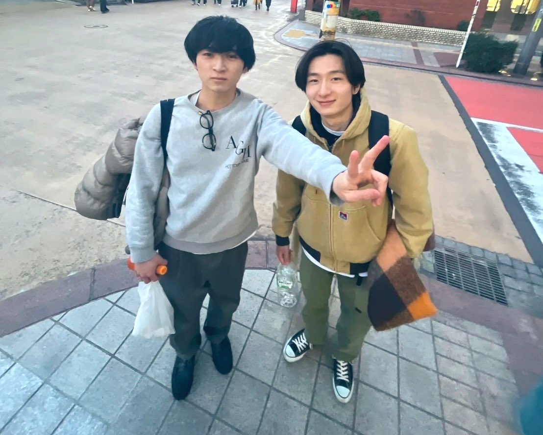 今更ながら大ライブ見て頂いた方、応援して下さった方々ありがとうございました！
一年間走り切りました！
大ライブの日に初めて話した優勝のド天国に言われたのは、ネタが面白いとかではなく「目が綺麗だね」でした。
ド天国おめでとう！
これからも何卒、エニーバニーをよろしくお願い致します！