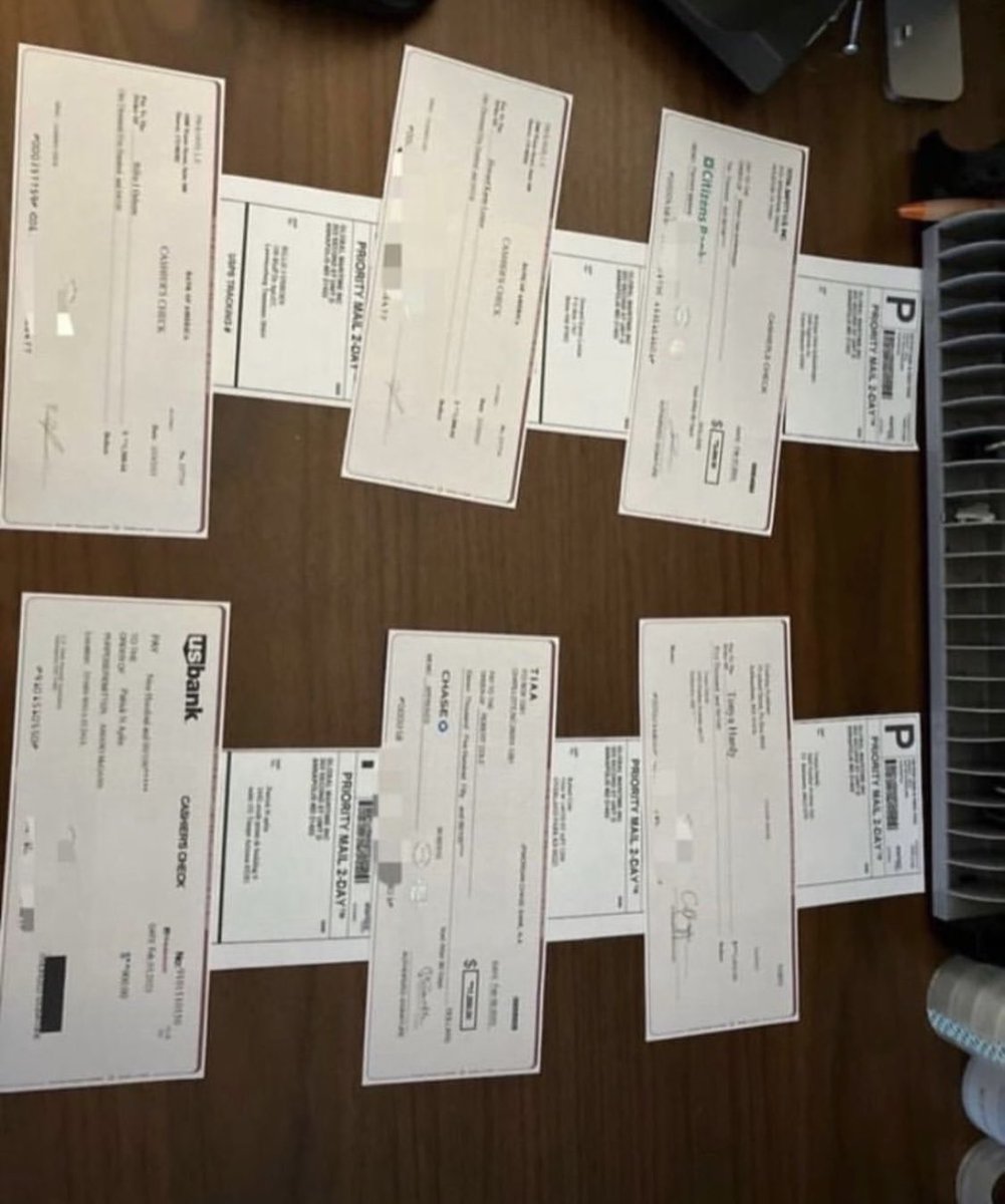 Been working a lots this days so I’m sorry if I haven’t been uploading much. Congratulations to the winners and I won’t be tagging anyone since the winners want it to be discreet