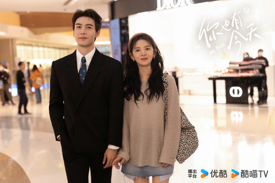 Dutaeseries's tweet photo. อยู่ห้องเช่าไม่นาน นอ.กลับทำของในห้องพอ.เสียหาย จึงถูกไล่ให้ออกจากห้อง จึงต้องมาอาศัยห้องเก็บของบริษัทพักชั่วคราว แต่สุดท้ายพอ.ก็ให้นอ.กลับมาพักที่ห้องเช่าเดิม เนื่องจากนอ.สามารถรักษาโรคนอนไม่หลับของพอ.ได้ และนอ.เองก็ได้เรียนรู้งานกับพอ.มากขึ้น https://t.co/GknWCpuwAc