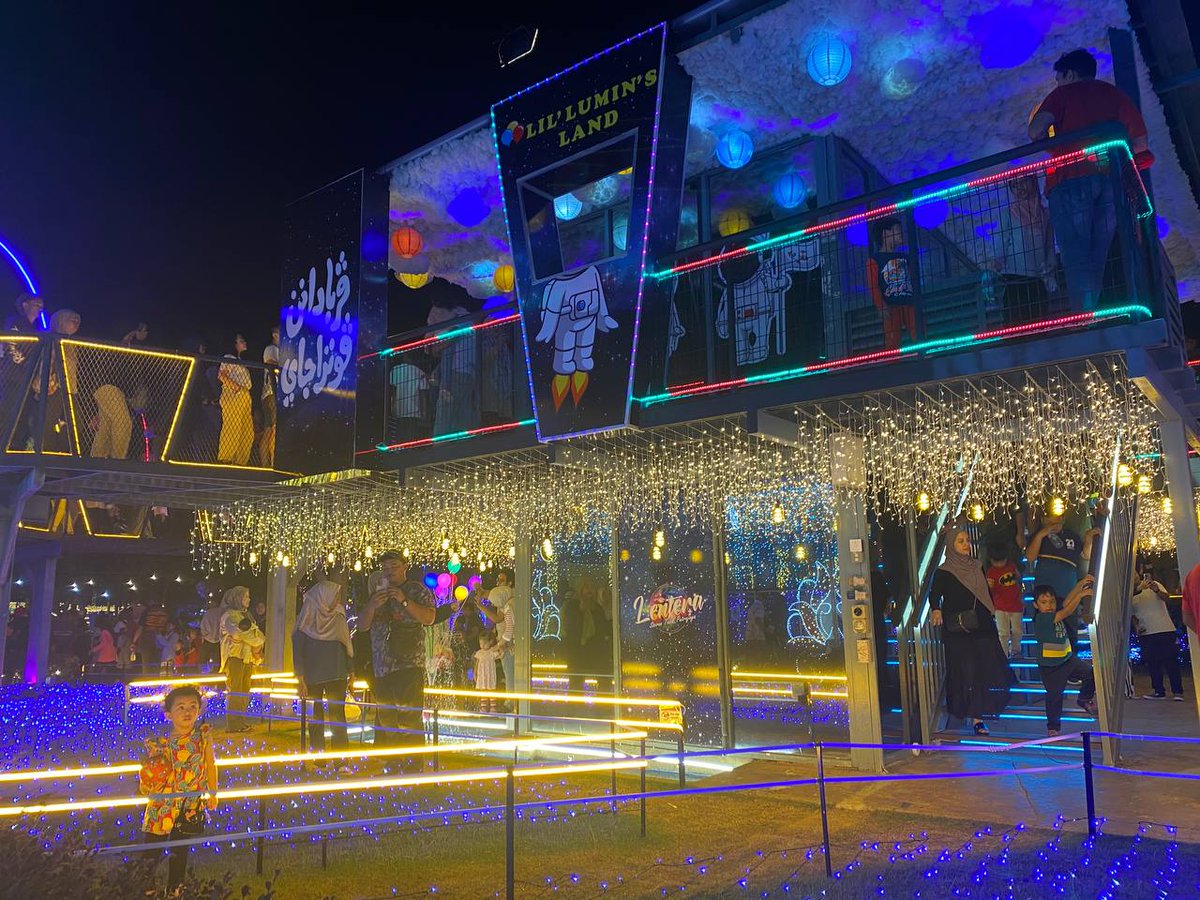 JaPenWPKL's tweet image. Sambutan Hari Wilayah Persekutuan (SHWP) 2024 dan ulang tahun ke-29 Perbadanan Putrajaya (PPj) yang ditubuhkan pada 1 Mac 1996.

#lentera #lenteraputrajaya2024 #lampu #anjungfloriaputrajaya #festival #lampuputrajaya #boat #putrajaya #lighting #KLCeria #CMSWPKL