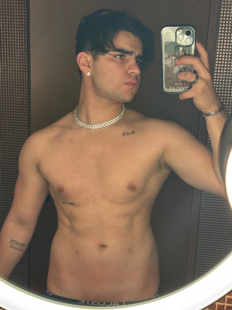 ArnMercurio's tweet photo. Retweet si mas fotos sin playera 👀 
AARON X ECOMODA https://t.co/J5uiJGsL5I