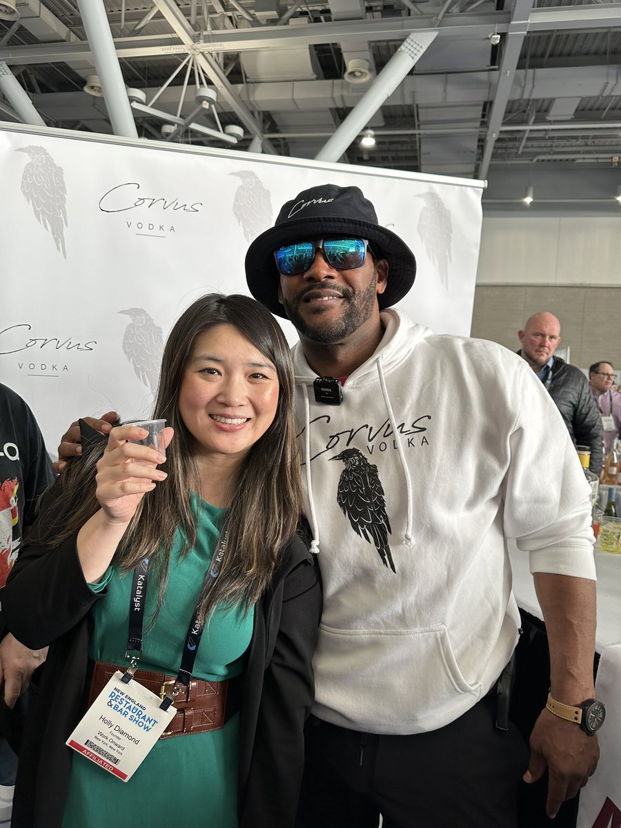 HollyOhDiamond1's tweet photo. When I met Ty Law @Patriots
#tylaw 🏈🏈 https://t.co/i1QAZnhuBx