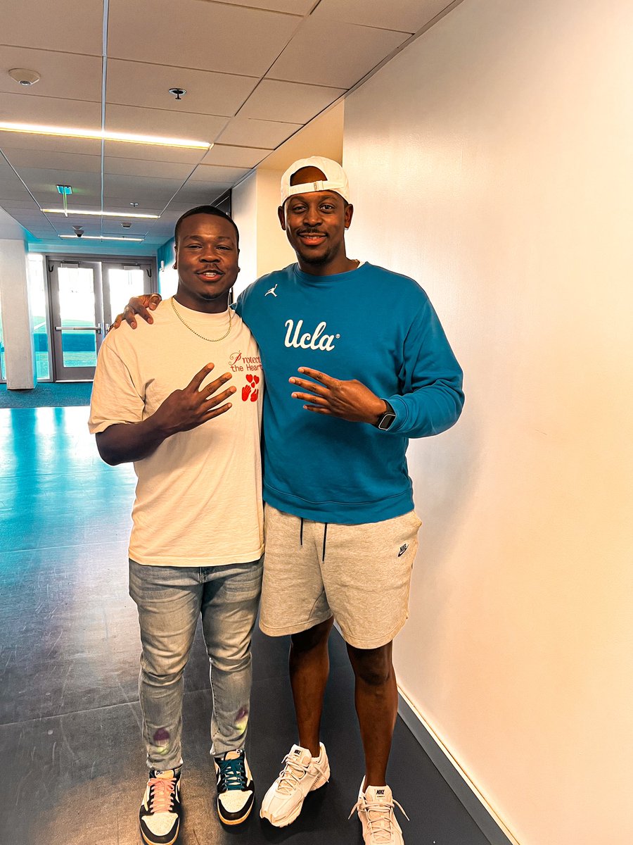 CoachDubb_Drick's tweet photo. Good to see my boy @JayonBrown12 today! We came a long way from Nashville 😂 The UCLA fam is always welcome home, keep inspiring my guy!🤞🏾 #BruinBloodline https://t.co/FWk8h6eeGt