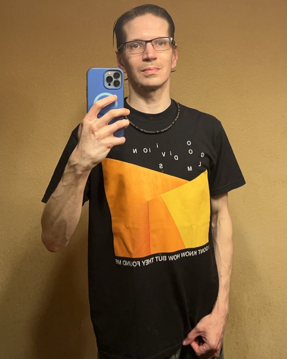 rhett_a_kins's tweet photo. Of course, you know, if I got the album, I got the t-shirt! 😝
#selfie #me #idontknowhowbuttheyfoundme #idkhow #idkhowbuttheyfoundme #gloomdivision #music #tshirt #alternative https://t.co/eaT5wa9cT9