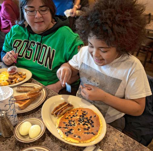 gazettenet.com/BestBitesDugge…
Best Bites: Ordering off the kid’s menu: 9-year-old budding food critic shares his top 15 places to eat