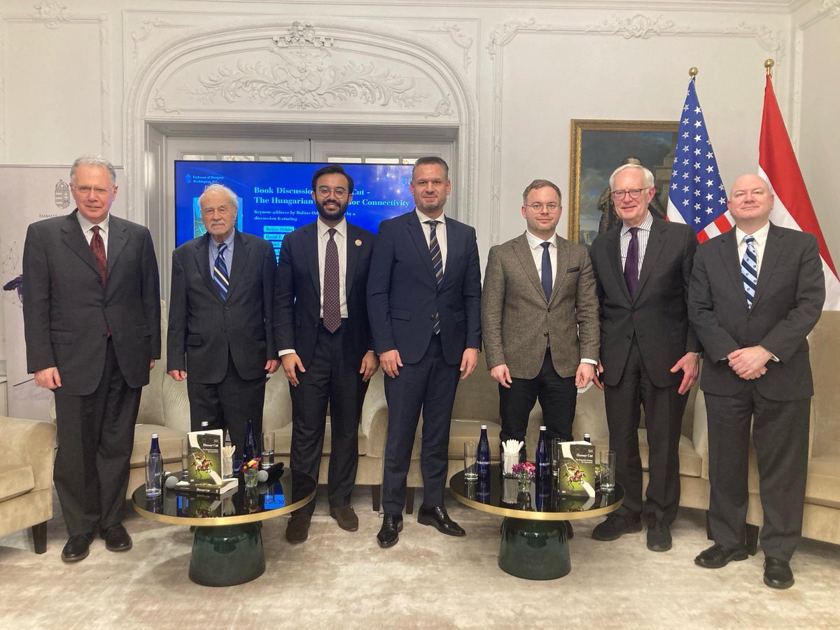 Book launch & highly educative and philosophical discussion about “Hussar Cut - the Hungarian Strategy for Connectivity” by @BalazsOrban_HU organized by the @HungaryinUSA and @AmMomentOrg at the Embassy of Hungary in Washington DC. 🇺🇸🇭🇺