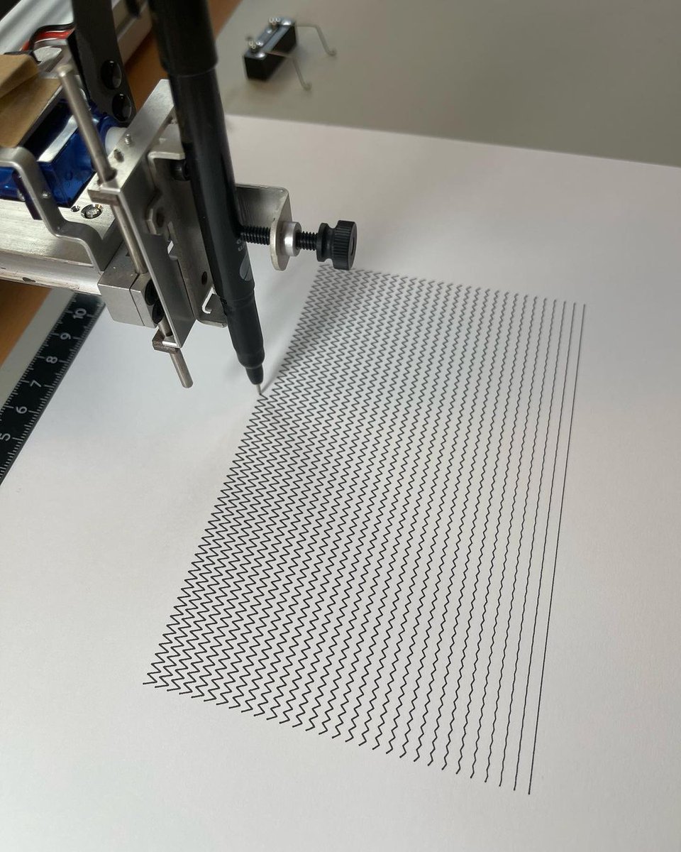 uunatek's tweet image. en plotter &quot;obstacle course&quot;, a design to test for maximum plotting speed. @revdancatt
Just making a video comparing the AxiDraw to the iDraw and wanted something I could use to check corners and points at speed.
#drawingmachine #axidraw #idrawpenplotter