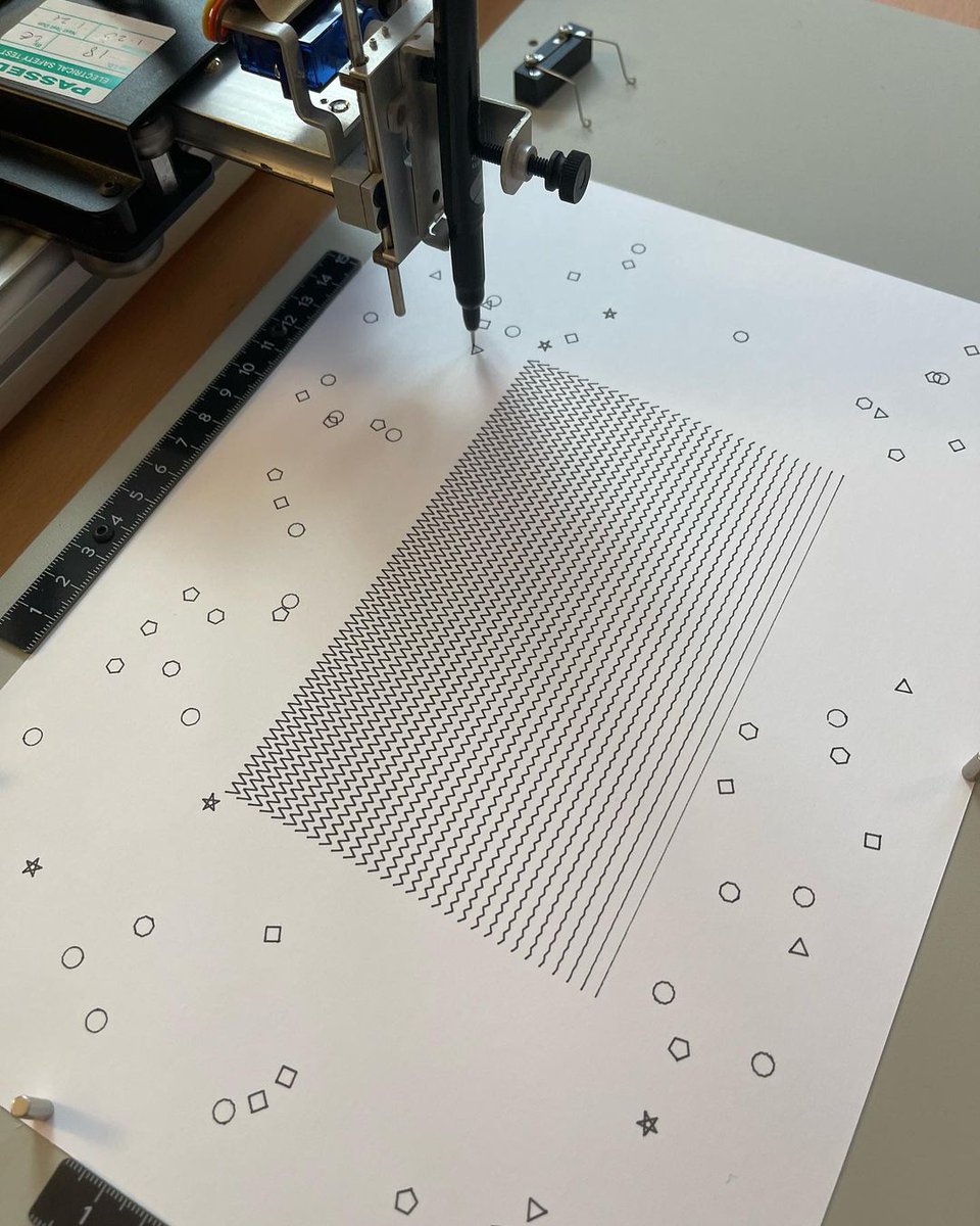 uunatek's tweet image. en plotter &quot;obstacle course&quot;, a design to test for maximum plotting speed. @revdancatt
Just making a video comparing the AxiDraw to the iDraw and wanted something I could use to check corners and points at speed.
#drawingmachine #axidraw #idrawpenplotter
