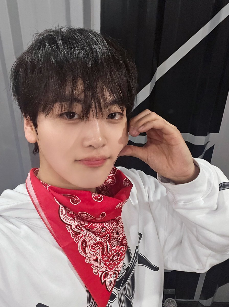 moonzites's tweet photo. ⠀⠀⠀⠀⠀⠀⠀⠀⠀⠀⠀ ⠀૮ ․ ․ ྀིა
holaa! soy un nuevo bōt de hyeongjun y estoy aquí para hacerte compañía. recuerda que te amo y estoy orgulloso de ti <3 https://t.co/OKiHfXmgBq