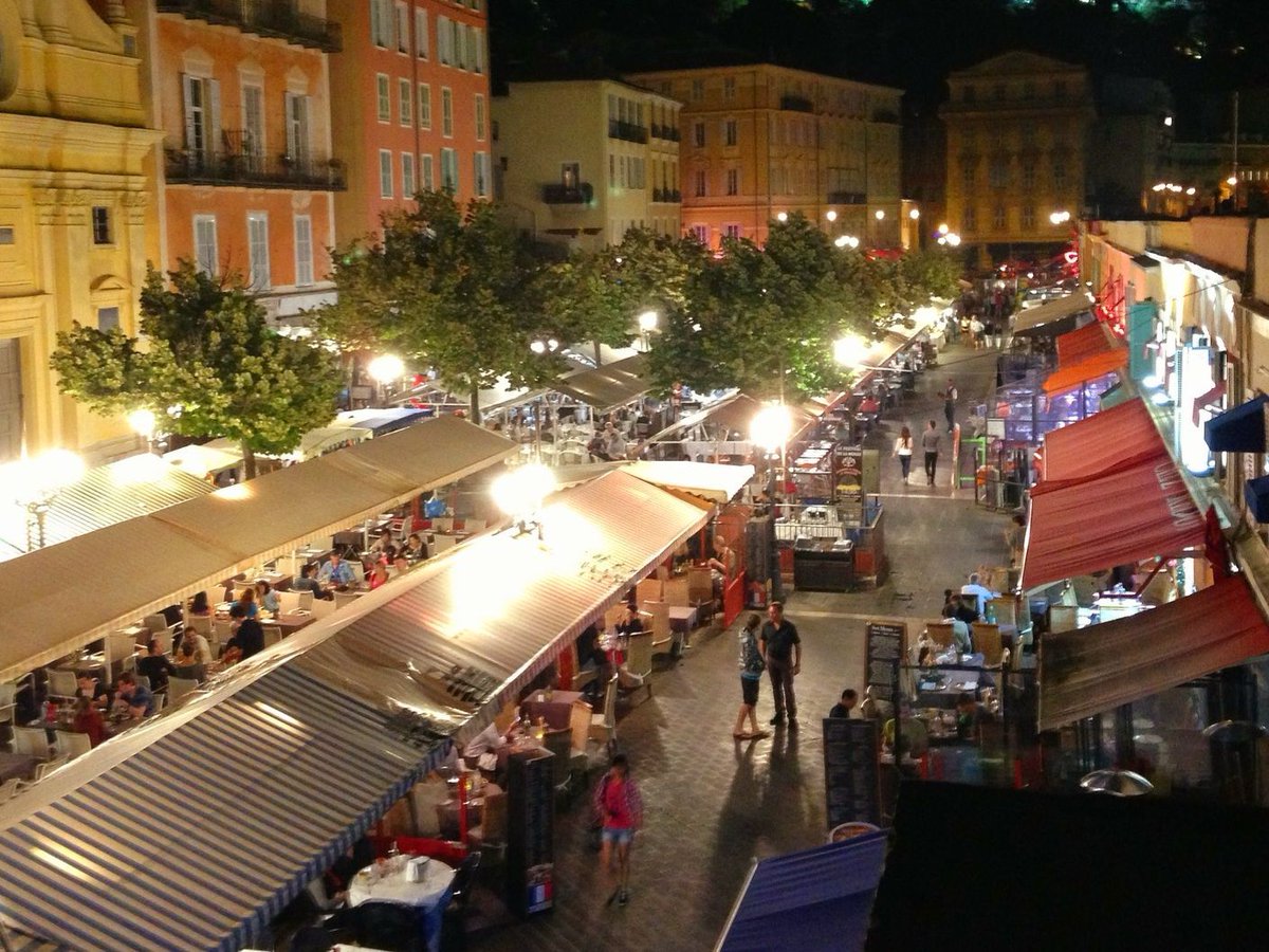 The popular night market in the City of #Nice 

 #France 🇨🇵 #travel #photo