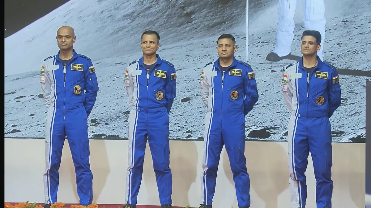 UPSCPCS360's tweet photo. @IndianTechGuide Astronaut designates for the prestigious #Gaganyaan Mission:

Indian astronauts selected to go to space as part of the Gaganyaan mission are :

1. Group Captain Prasanth Balakrishnan Nair
2. Group Captain Ajit Krishnan
3. Group Captain Angad Pratap
4. Commander Shubhanshu Shukla https://t.co/97kszThOU7