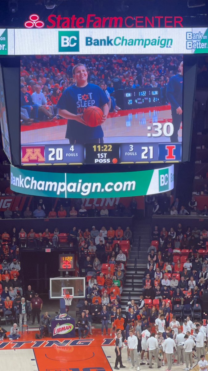 Go Gabi! Proud Jewish Illini! At the @IlliniMBB game at @StateFarmCenter #jewishIlliniPride #proudJewishIllini #illiniChabad