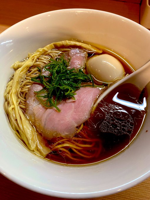 渋谷でラーメン🍜  今日一万円企画やる予定だったけど、急遽家に帰らないと行けなくなってしもた。。。  あとなんかすごい話が進んでて頭混乱中 https://t.co/yqTSYCLUag
