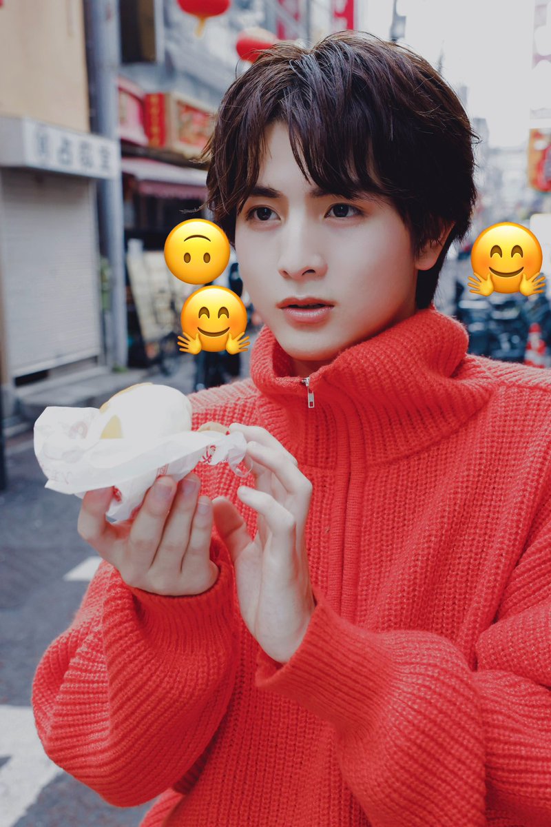 HaruCalendar's tweet image. 面白い写真が出てきたので、マネージャー様ご連絡。

マネージャー様より▼

柏木よ
肉まん持って
何思ふ

とお返事。
OKと解釈。

#柏木悠カレンダーブック
#柏木悠電子版限定PhotoBook

#写真で
#一句

#悠くんは
#真剣な眼差しで
#可愛い肉まん持ってる
#きっと
#心は無