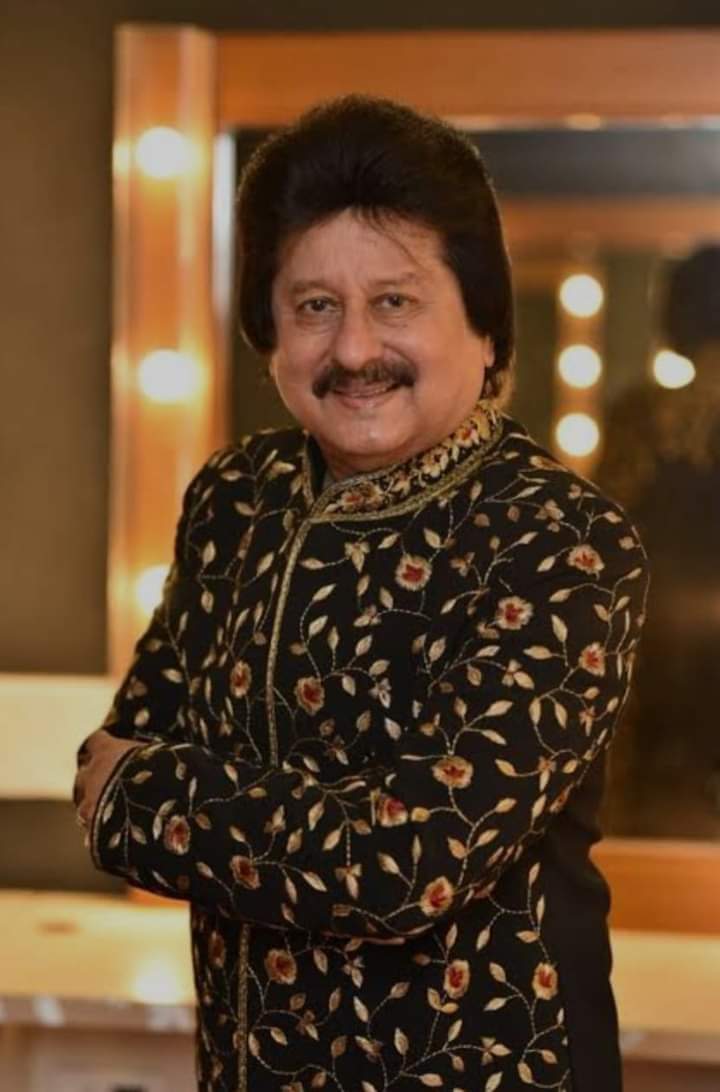 MoushumiChatte6's tweet image. Very sad To Hear About the Demise Of Shree Pankaj Udhas. He Had a Very Charismatic Voice And A Lot Of Soul In His Style Of Singing. Had Met Him Ages Ago Just Once. May God Give His Family The Strength To Cope With This Loss. RIP Pankaj Udhas. Om Shanti.🙏 #PankajUdhas