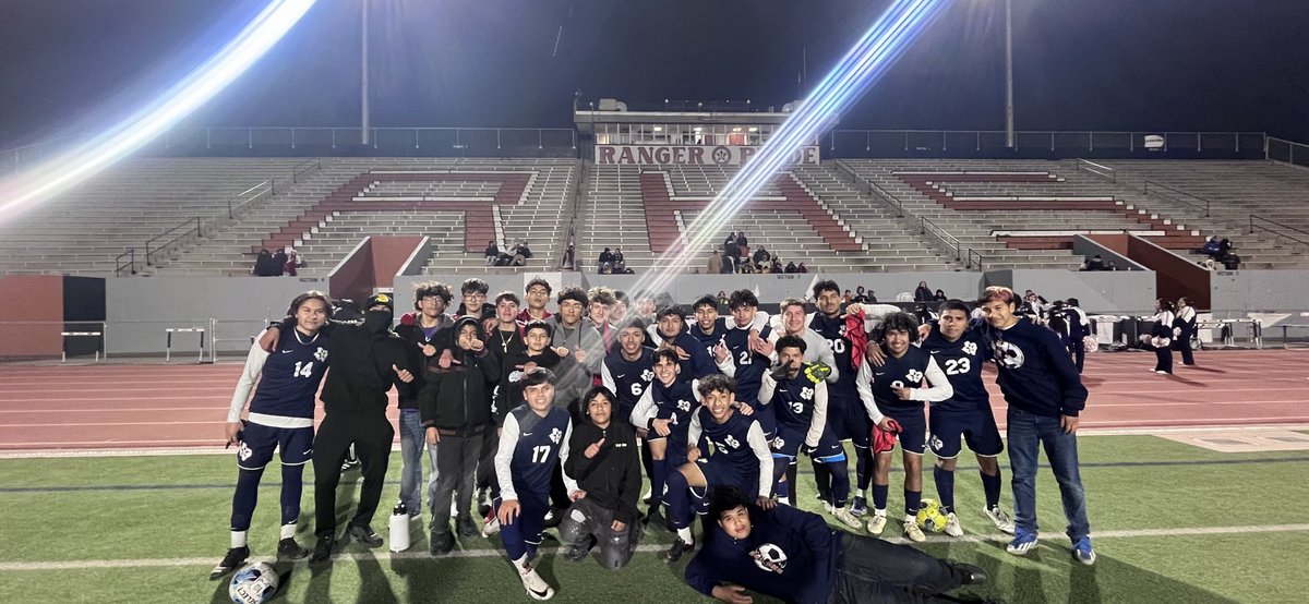 Our @RiversideMS1971 Rebels showed up to watch our Varsity team ⚽️ play a great Senior Night game 🍕🥤 Future is in good hands with these guys coming, Soon!! 🤩 Thank you @RangerCheer for keeping us pumped up all game 🥶 👏🏾 📣 ‼️ @RickRiv28885243 @CoachRecoder @vlara_82