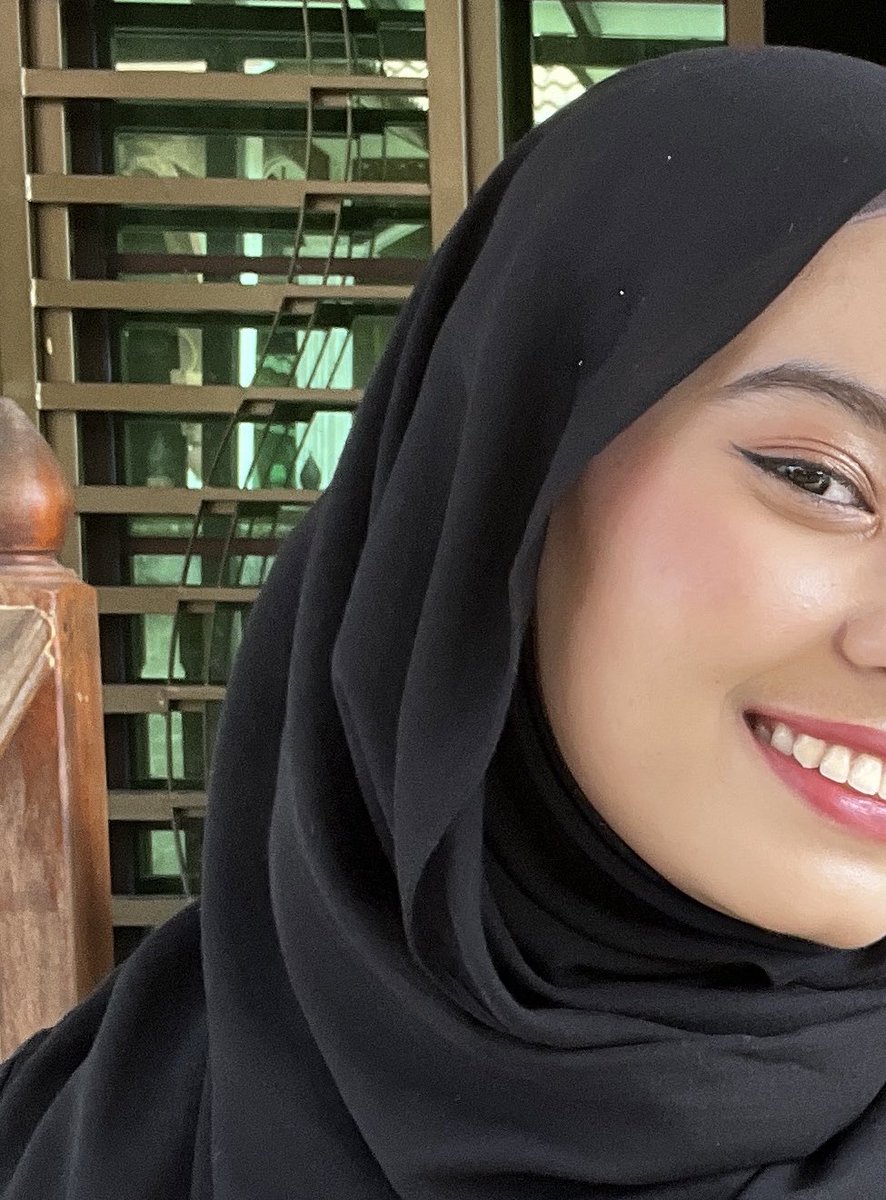 Tbh yess cushion foundation skintific tu memang worth the hype. 

Ni my makeup waktu raya last year, sangat glowing and cantikk. Even dah berpeluh pun still nampak cantik 🫰🏻