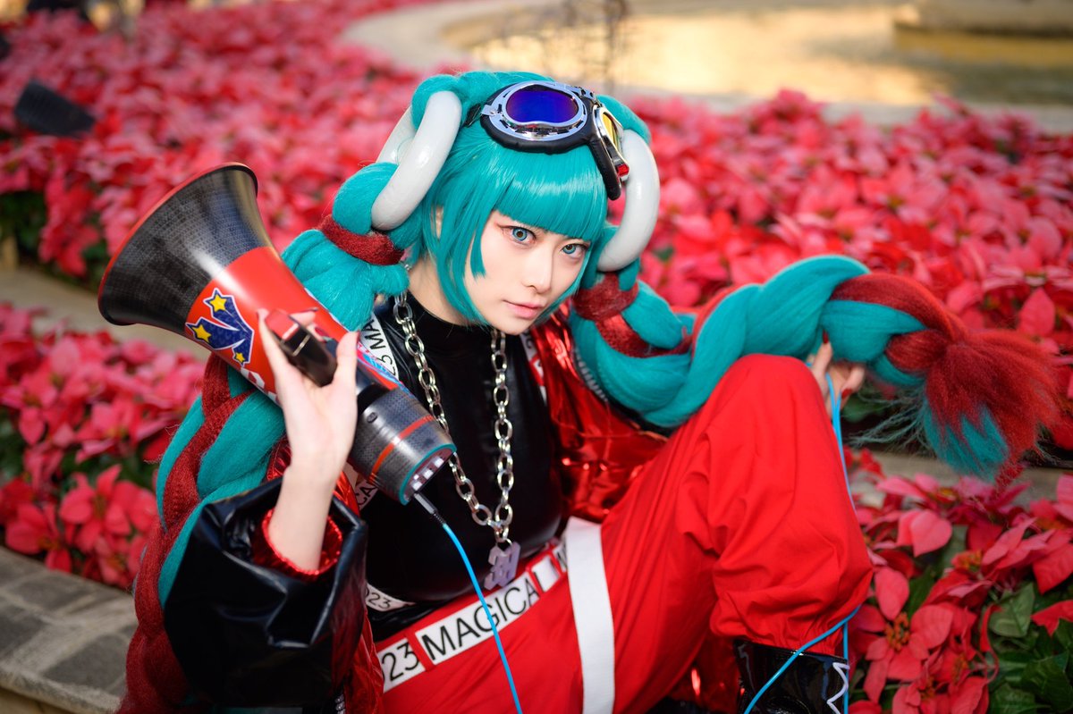 cosplay マジカルミライ2023 HEROミク [ ここは愛の惑星 ] photo