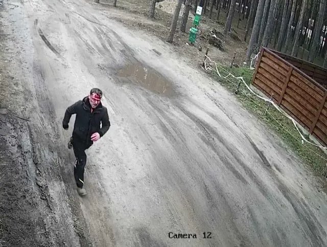 Kurz nach Kriegsausbruch wird in der #Ukraine Steve Meiling aus #Sachsen von russischen Einheiten angeschossen. Der <a href="/GBA_b_BGH/">Bundesanwaltschaft</a> ermittelt wegen #Kriegsverbrechen. Wer sind die Täter? Wir haben mit einem Tatverdächtigen gesprochen. Unsere Recherche ⬇️ #Hostomel #Irpin