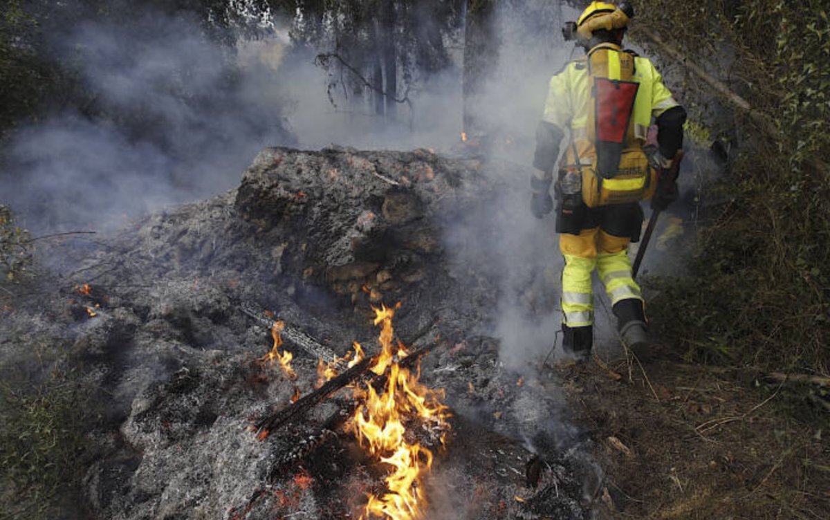 ube111betera's tweet photo. Si las unidades de #BombersForestalsGV de Rotova y Alzira hubieran estado operativas, la isocrona al inicio del incendio #IFMontixelvo es de menos de 15 minutos.
Operativo completo TODO EL AÑO Consellera @ElisaNunez_S
#AlgunosQueEntiendenDeFuego
#BombersForestalsEnLluita https://t.co/Tq2pq8fwNZ