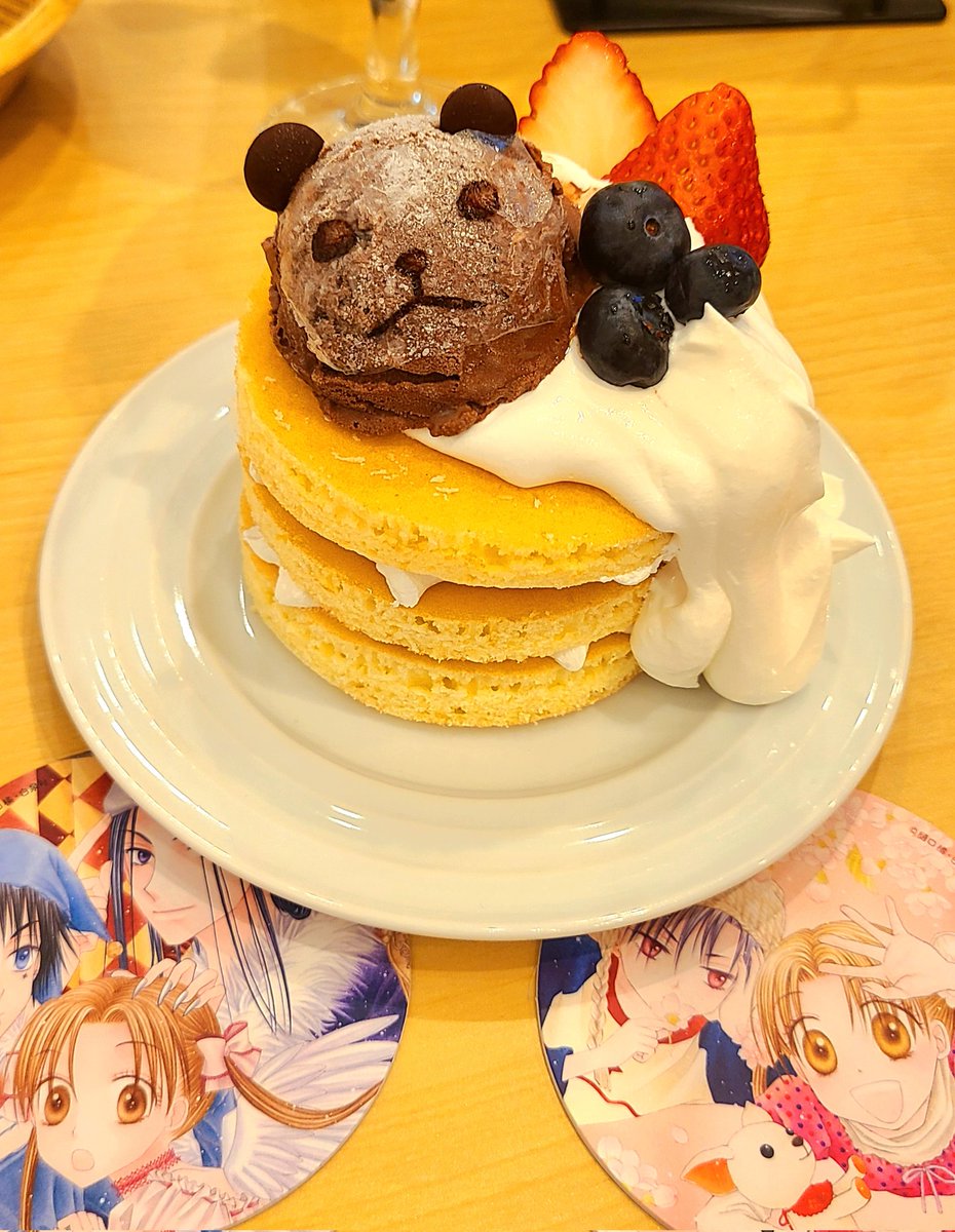 kobutar's tweet photo. 学園アリスカフェ大阪
計３回行ってきました🐻
大体のメニュー制覇しました✨
東京とは同じメニューでも
多少味や素材は違うんですが
美味しかったです🐥
以下軽めの味レポ🍴
ベアパンケーキは東京の時より
やや軽めになってて、
ピヨのヨーグルトデザートは
ハチミツがついて食べやすくなってました☺️ https://t.co/LJ7TtX1MGu