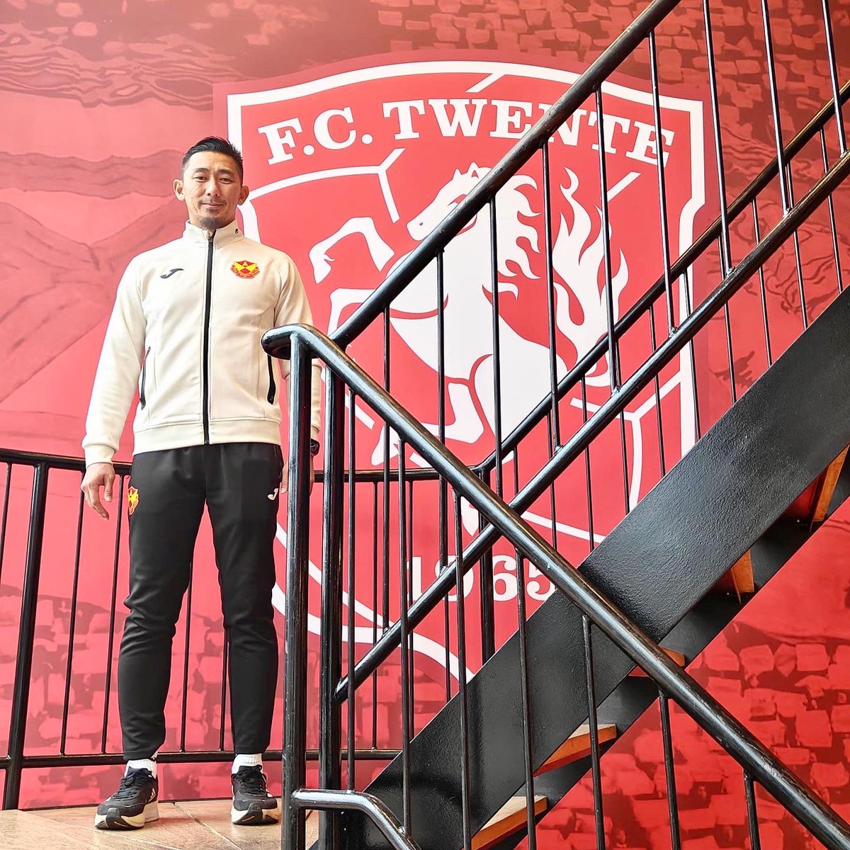 FirdausTanAziz's tweet photo. The @SelangorFC International Coach Development Program (Professional Club Visit) - @FCTwente Trainingscentrum, Hengelo Netherlands.

Details in LinkedIn: link in bio.

#Alhamdulillah 
#AllPraisesToAllah
#SholluAlanNabiMuhammad
#TheJourneyContinues https://t.co/YQnxnFOBPZ