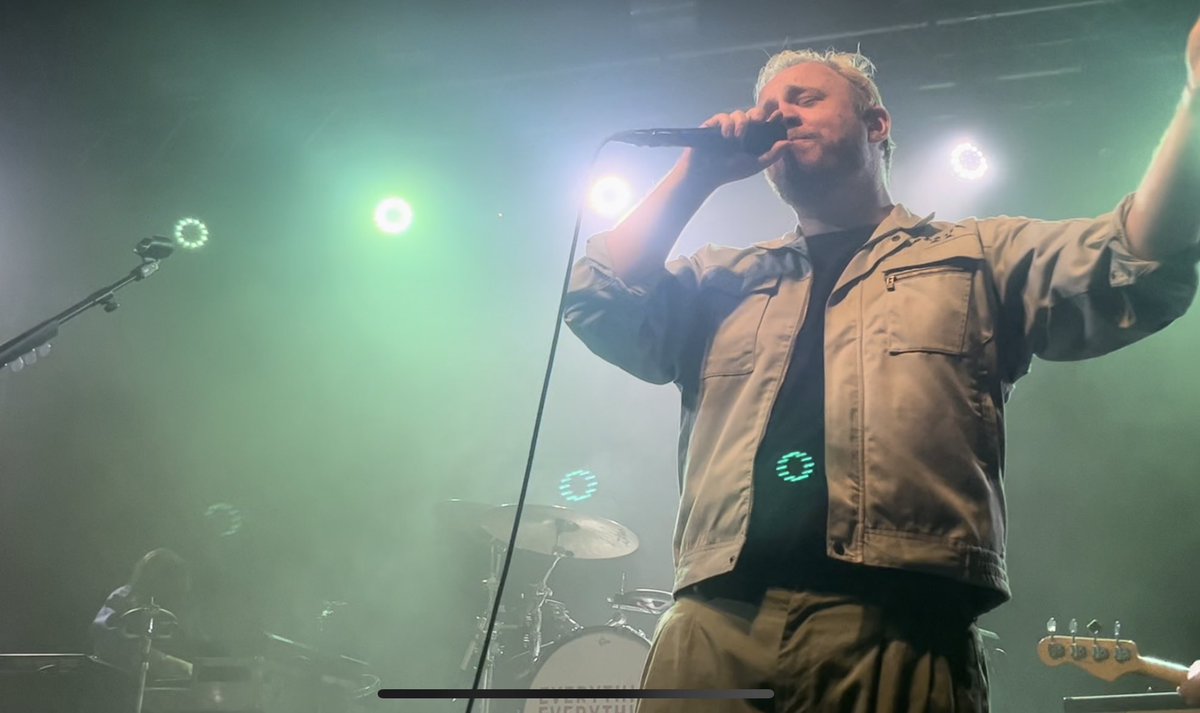 RiRoDoodles's tweet image. Last night I FINALLY got to see one of my ALL TIME fave bands @E_E_ Everything, Everything in Bristol!

It was INCREDIBLE! They FILLED that room with pure joyous synthy energy!

They even played PIZZA BOY!! 🤘🏻❤️🤘🏻❤️🤘🏻❤️ #Mountainhead  #ColdReactor #EverythingEverything