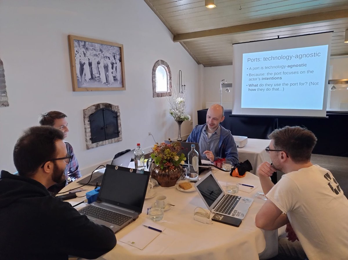 WebCampVenlo's tweet image. Knowledge sharing by @matthiasnoback workshop &quot;Advanced Web Application Architecture&quot; #wcv