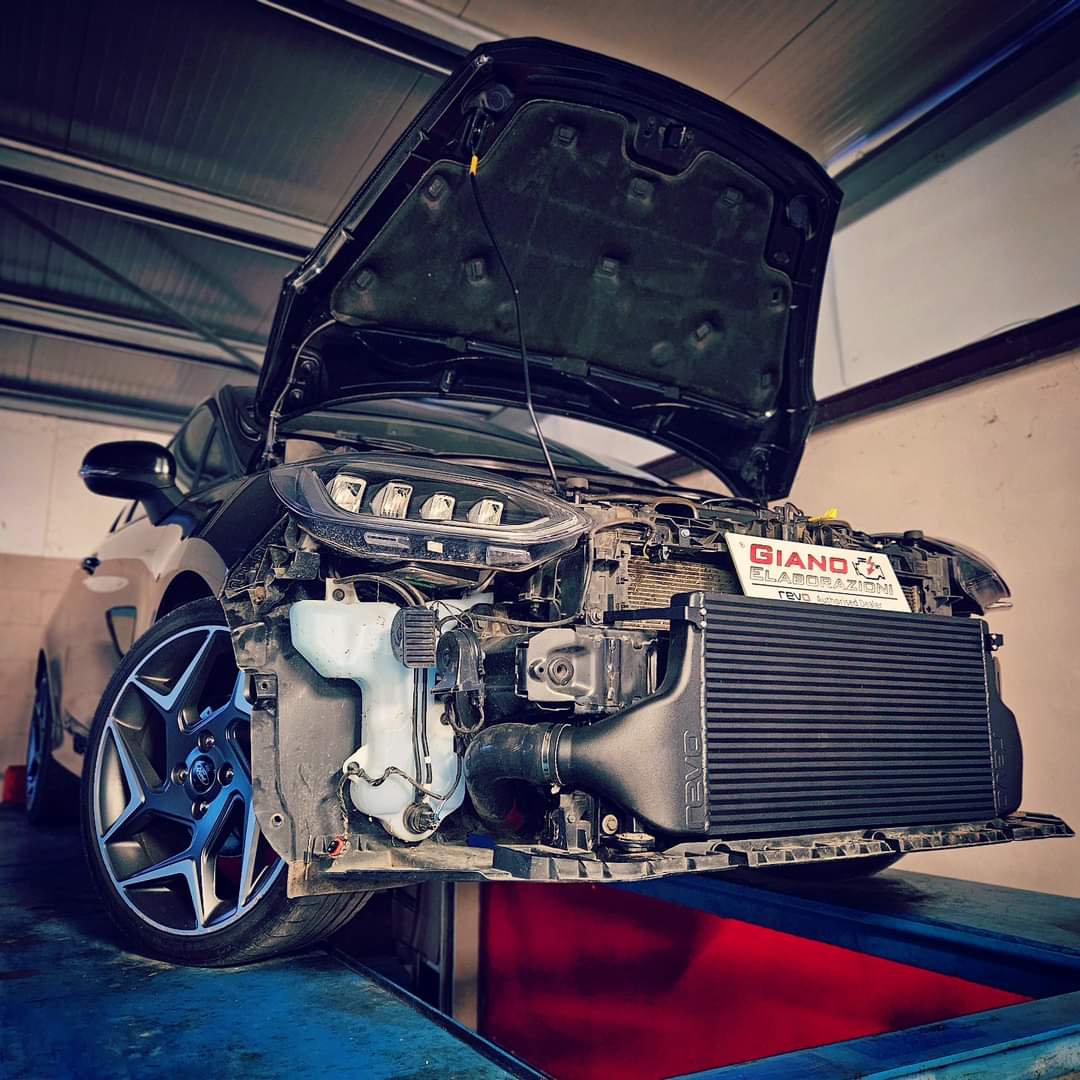 GianoElaborazio's tweet image. L'intercooler giusto per il Fresco di Zona ❄️

#REVO #PerformancePack #Intercooler
#FiestaST #FordPerformance #GianoElaborazioni

(Compatibile anche con Andrea Già Lo Sai e Valentino Chiaro) 👊🏻 #bro #fra #fresca
#Frescodizona #Andreagialosai #Valentinochiaro